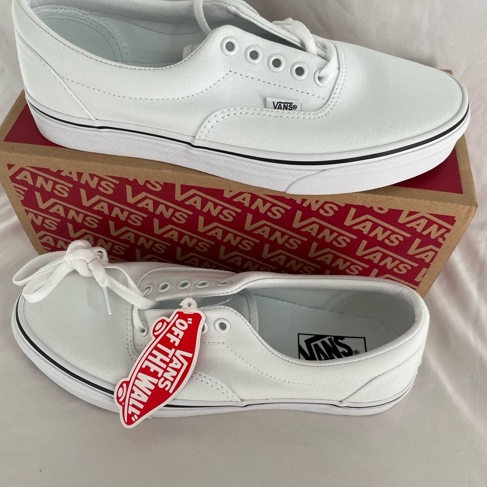 VANS NWT Mens 8.5 / Women's 10 white shoes